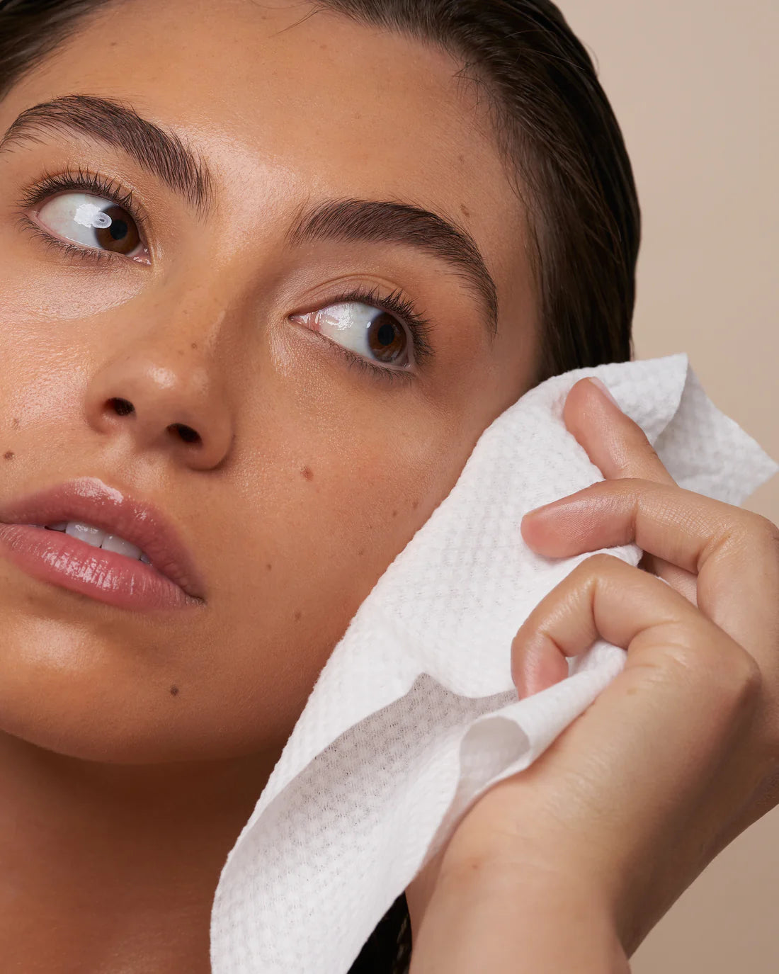 Elle Hall | Single-Use Face Towels